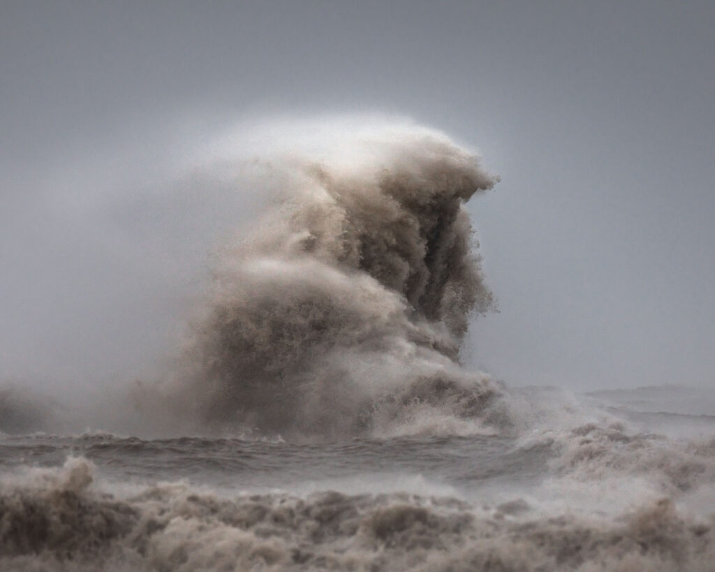 Crashing wave on Lake Erie in shape of an animal