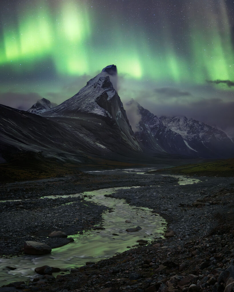 Aurora over mount Thor